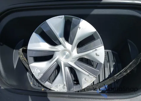 2021 Tesla Model Y Standard Range Rear-Wheel Drive from USA, damaged, VIN 5YJYGDEDXMF109655